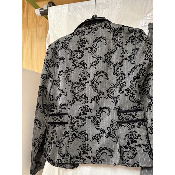 Sag Harbor Women's Gray Pin Stripe Paisley Long Sleeve Pant Suit Set Sz 8 - Picture 8 of 9